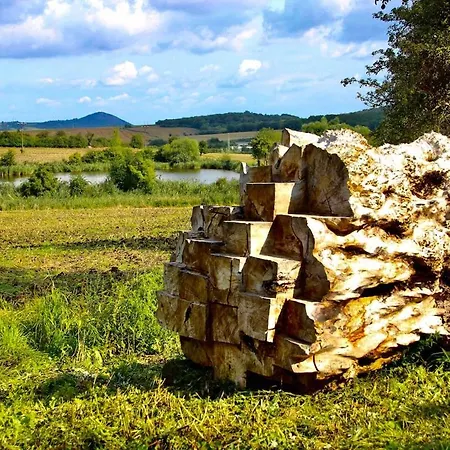 Herberk # 7 - A Modest Countryside Building בית נופש Chotimer